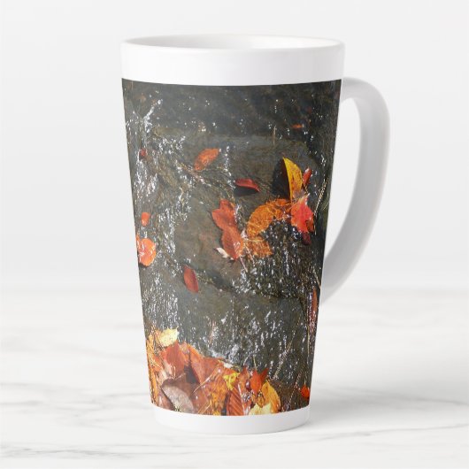 Herbstlaube im Wasserfall I Herbstfotografie Milchtasse (Rechte Ecke)