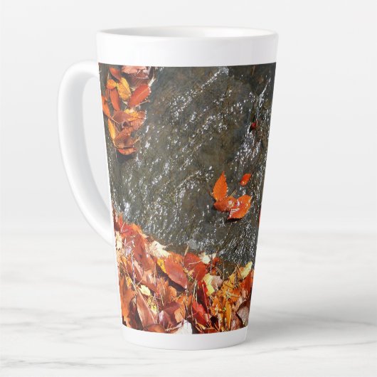 Herbstlaube im Wasserfall I Herbstfotografie Milchtasse (Linke Ecke)
