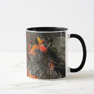 Herbstlaube im Wasserfall I Herbstfotografie Tasse
