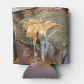 Herbstlaube im Wasserfall II Herbstfotografie Dosenkühler (Rückseite)