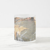 Herbstlaube im Wasserfall II Herbstfotografie Mattglastasse (Mittel)