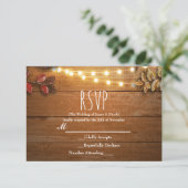 Herbstlaube & String Lights auf rustikalem Holz UA RSVP Karte (Stehend Vorderseite)