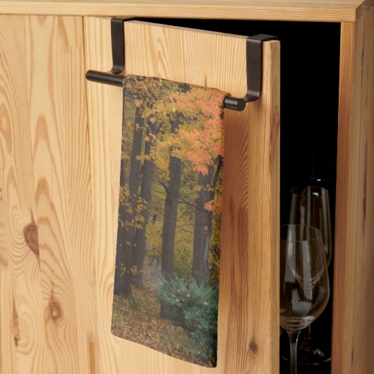 Herbstlaube Tulip Poplar Trees Handtuch (Drittel gefaltet)