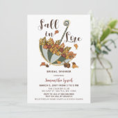 Herbstlaube Umbrella Fall in Liebe Brautparty Einladung (Stehend Vorderseite)