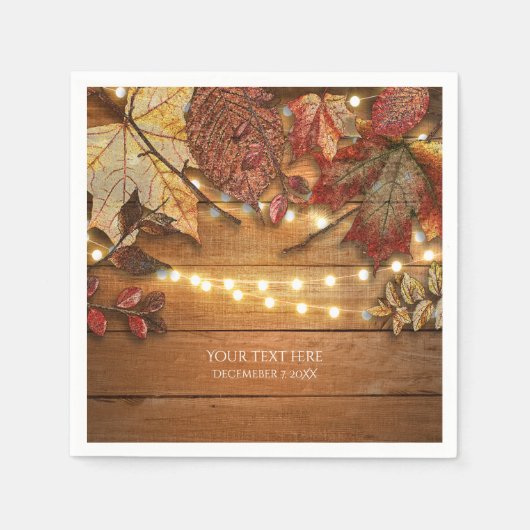 Herbstlaube und Lichter auf rustikalem Holz Serviette (Vorderseite)