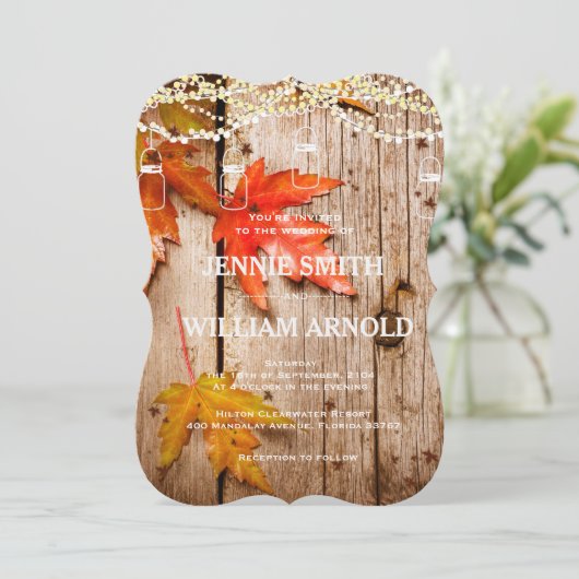 Herbstlaubs & Lights Mason Jars Rustikale Hochzeit Einladung (Stehend Vorderseite)