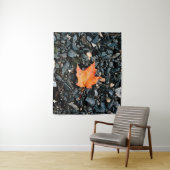 Herbstleaf auf schwarzen Felsen Wandteppich (Beispiel)