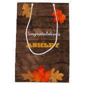 Herbstleaves & Barnwood Personalisierte Geschenkta Mittlere Geschenktüte (Rückseite)