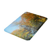 Herbstleaves & Blauer Himmel - Personalisiert Badematte (Schrägansicht)