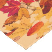 Herbstleaves in Rot-Orange-Gelb-Brot Tischdecke (Schrägansicht)