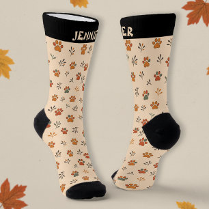 Herbstlich inspirierte Pfotenabdruck-Socken mit in Socken