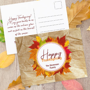 Herbstliche Ahornblätter auf Papiertextur zum Ernt Postkarte