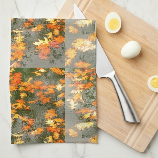 herbstliche Blätter fallen Handtuch (Viertel Falte)