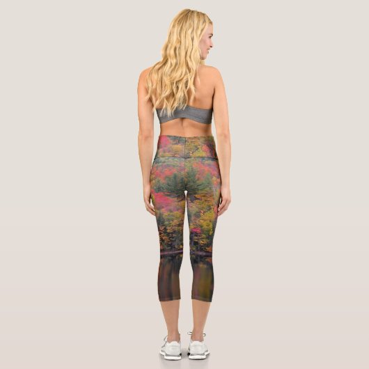 Herbstliche Blätter Herbstfarbendarstellung Frauen Capri Leggings (Rückseite)