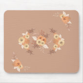 Herbstliche Blüte – Warmes Beige und Orange Blumen Mousepad (Vorne)