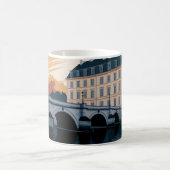 Herbstliche Flussufer-Europastadt-Illustrationskun Kaffeetasse (Mittel)
