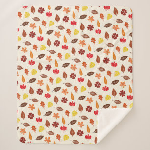 Herbstliche Herbstlaube auf Cremeuntergrund Sherpadecke