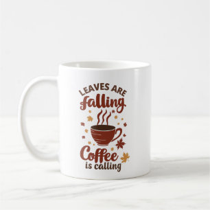 Herbstliche Kaffeetasse mit fallenden Blättern
