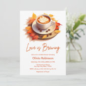 Herbstliche Liebe ist das Break Coffee Brautparty Einladung (Stehend Vorderseite)