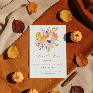 Herbstliche Romanze Kürbisse und fallende Blätter  Save The Date