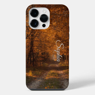 Herbstliche Umarmung – Friedlicher Waldweg Fine Ar iPhone 14 Pro Max Hülle