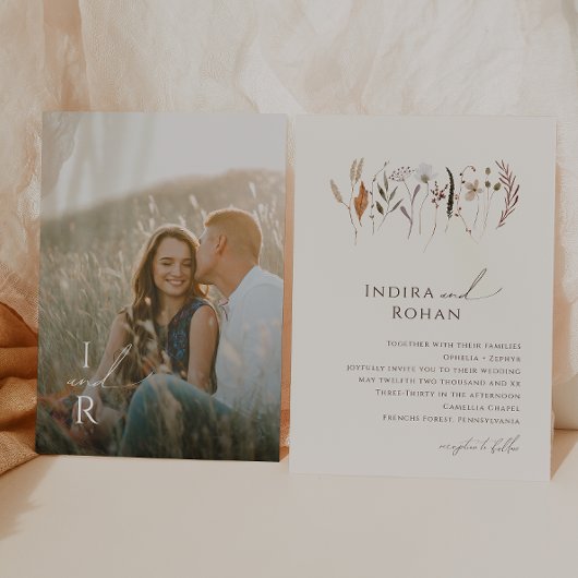 Herbstliche Wildblume | Beige Monogram Foto Weddin Einladung