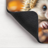 Herbstlicher Igel mit gegossenem Hut Mousepad (Ecke)