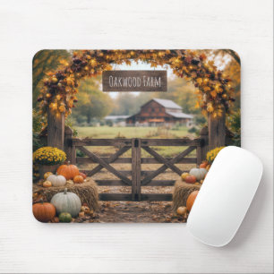 Herbstliches Bauernhof-Tor mit Bogen Mousepad