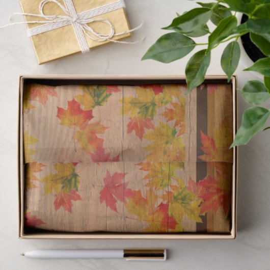 Herbstmaple-Blätter auf Stallholz Seidenpapier (Geschenk)