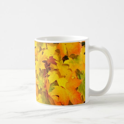 Herbstmaple-Blätter mit Herbstfarben Kaffeetasse (Rechts)