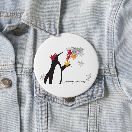 Herbstmaple-Blätter und Niedlicher Funny Pinguin Button (Beispiel)