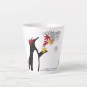 Herbstmaple-Blätter und Niedlicher Funny Pinguin Milchtasse (Vorderseite)