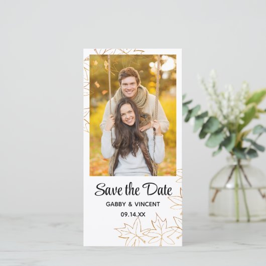 Herbstmaple Leaf Edge Wedding Save the Date (Stehend Vorderseite)