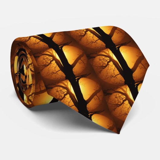 Herbstmond strahlt durch den Baum Krawatte (Gerollt)