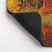 Herbstmorgen im Marthaler Park und im Teich Mousepad (Ecke)