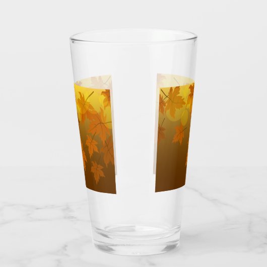 Herbstmuster mit abfallenden Ahorn-Blätter und Buc Glas (Links)