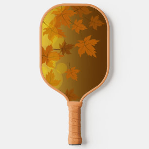 Herbstmuster mit abfallenden Ahorn-Blätter und Buc Pickleball Schläger