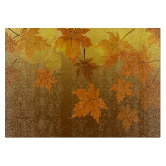 Herbstmuster mit abfallenden Ahorn-Blätter und Buc Schneidebrett (Vorderseite)