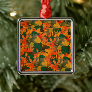 Herbstmuster mit fallenden Blättern Ornament Aus Metall