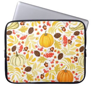Herbstnahtloser Hintergrund mit Kürbis, Eicheln, Laptopschutzhülle