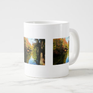 Herbstpark mit Brücke Jumbo-Tasse
