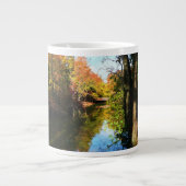 Herbstpark mit Brücke Jumbo-Tasse (Vorderseite)