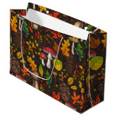 Herbstpilze, Blätter, Nüsse und Beeren im Dunkeln Große Geschenktüte (Vorderseite Schrägansicht)