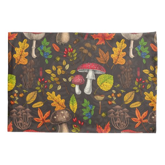 Herbstpilze, Blätter, Nüsse und Beeren im Dunkeln Kissenbezug (Rückseite-Links)
