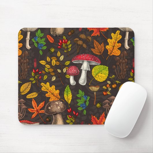 Herbstpilze, Blätter, Nüsse und Beeren im Dunkeln Mousepad (Mit Mouse)