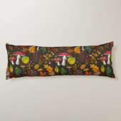 Herbstpilze, Nüsse und Beeren im Dunkeln Seitenschläferkissen (Rückseite)