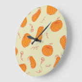Herbstpumpen: Doodle Orange Muster. Große Wanduhr (Winkel)
