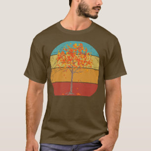 Herbstreben von Waldbäumen, die in der Natur liege T-Shirt