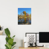 Herbstreflektionen auf Creek Poster (Heimbüro)