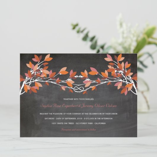 Herbstroter Knott-Liebe-Bäume-Halbpension Hochzeit Einladung (Stehend Vorderseite)